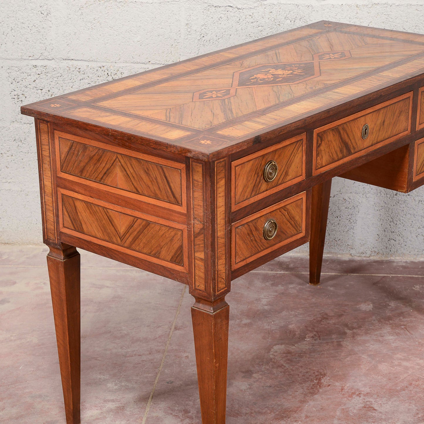 Scrivania cassetti intarsi epoca stile 700