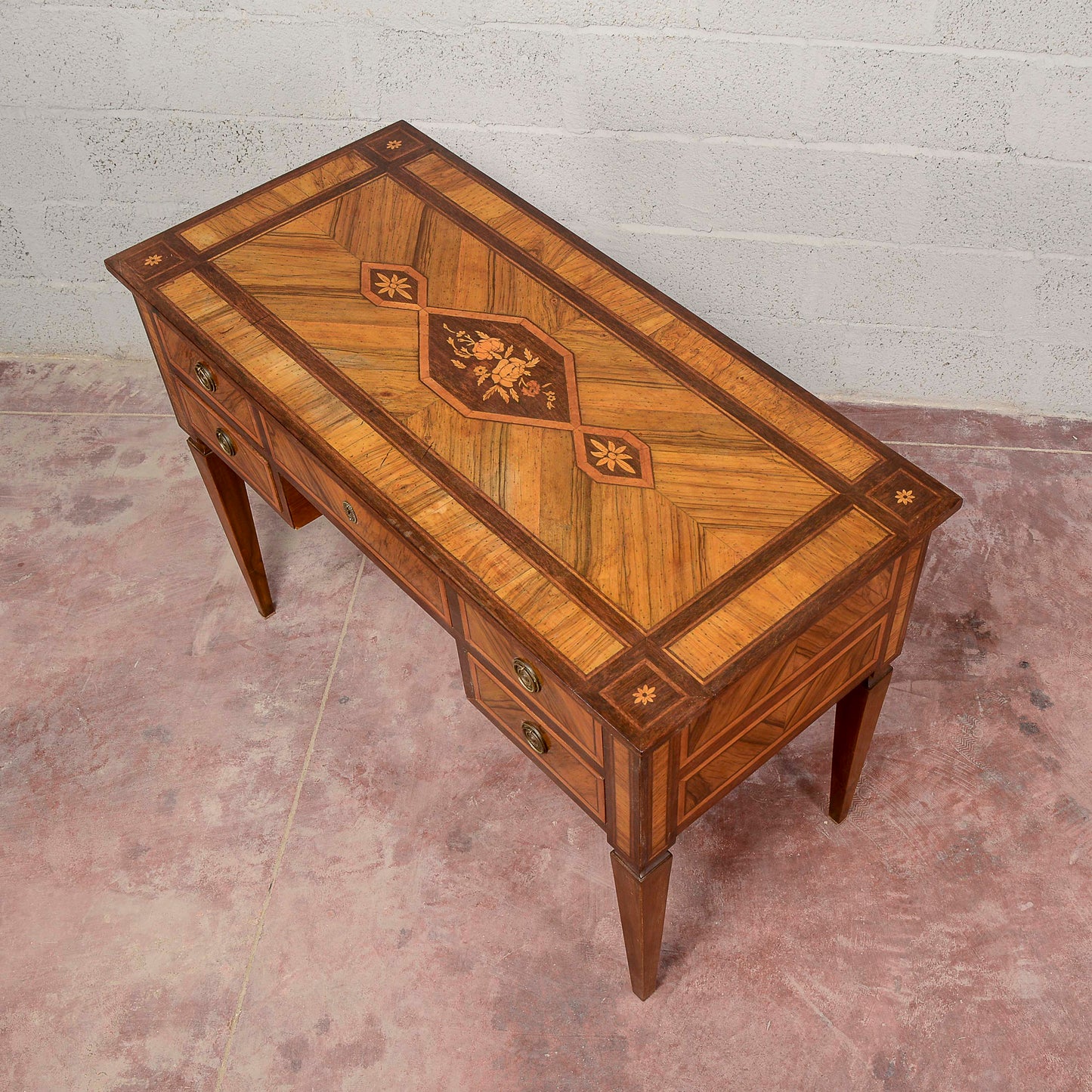 Scrivania cassetti intarsi epoca stile 700