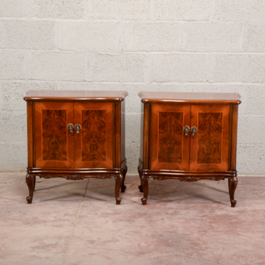 Coppia comodini mid century  impiallacciati in noce