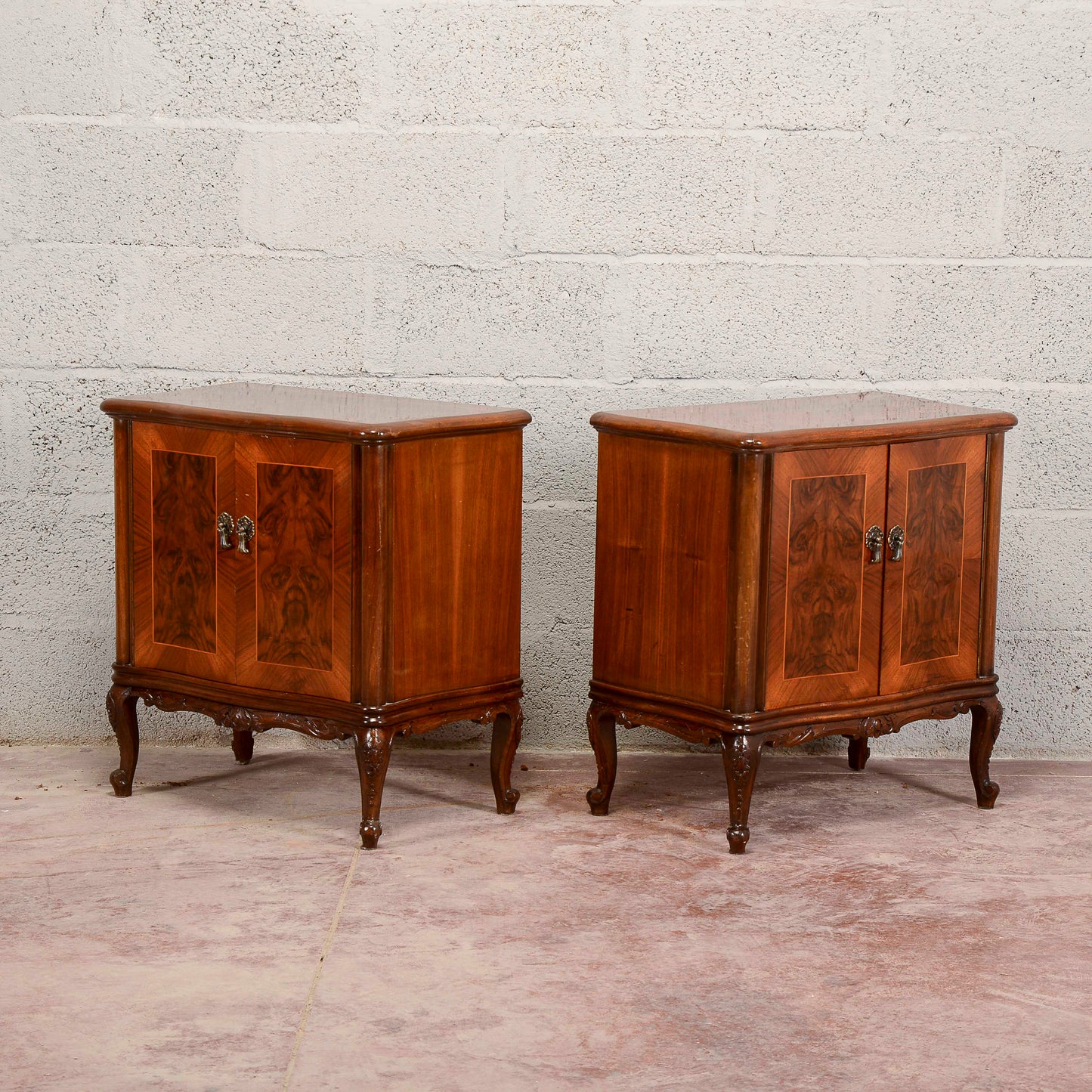 Coppia comodini mid century  impiallacciati in noce