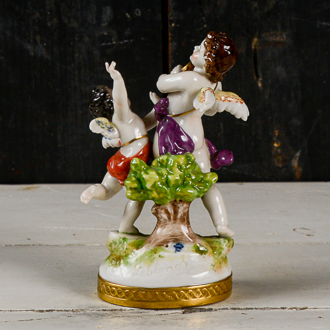 Statua scultura capodimonte putti musicisti danzanti con cembalo