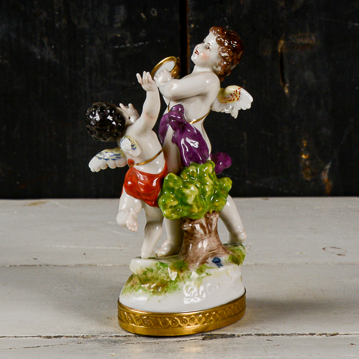 Statua scultura capodimonte putti musicisti danzanti con cembalo