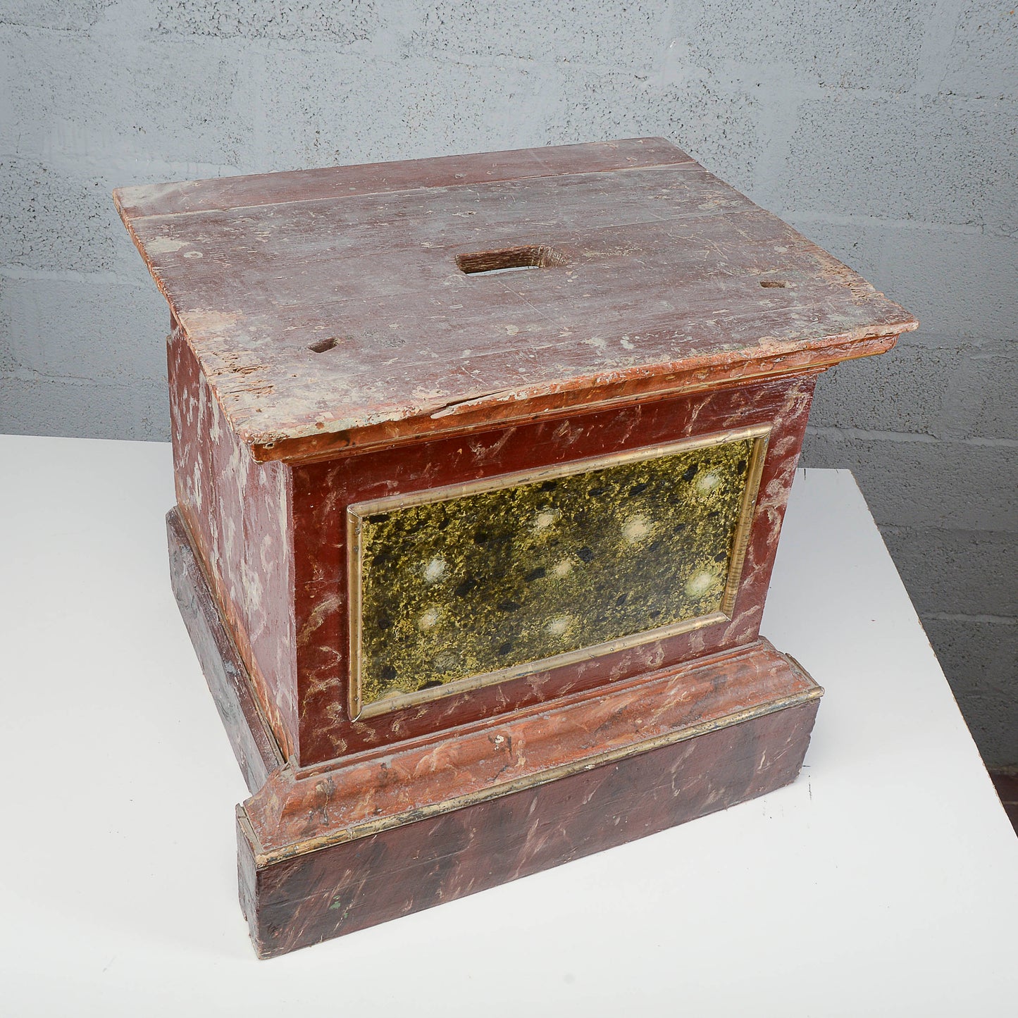 Sgabello laccato base rosso e verde epoca XVIII secolo