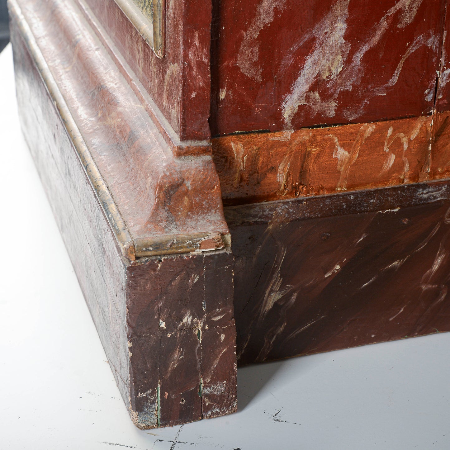 Sgabello laccato base rosso e verde epoca XVIII secolo