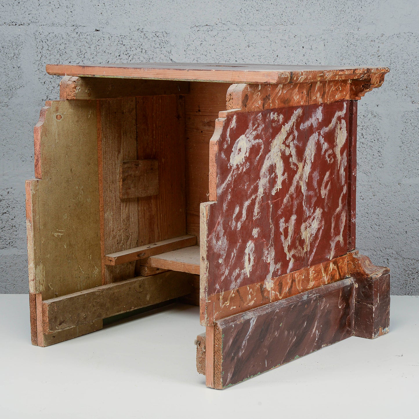 Sgabello laccato base rosso e verde epoca XVIII secolo