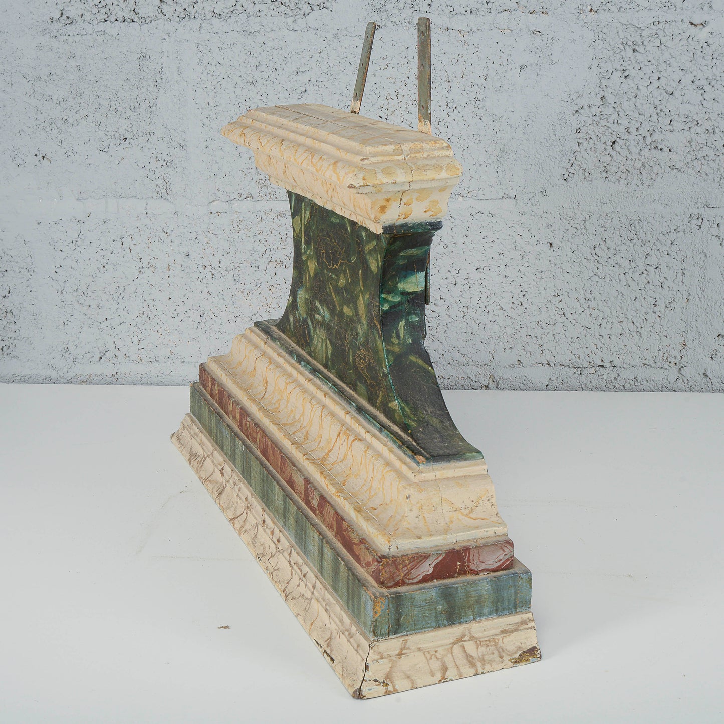 Piedistallo base legno laccata finto marmo bianco verde XVIII secolo