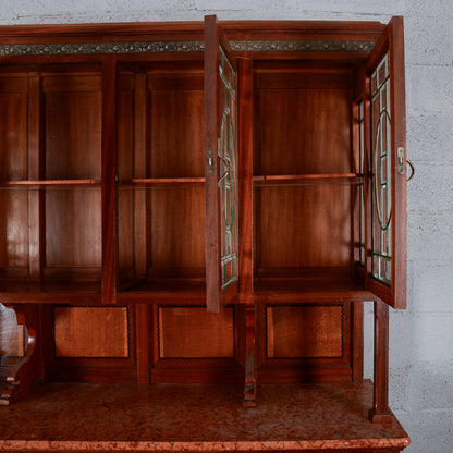 Credenza a due corpi vetrina e piano in marmo