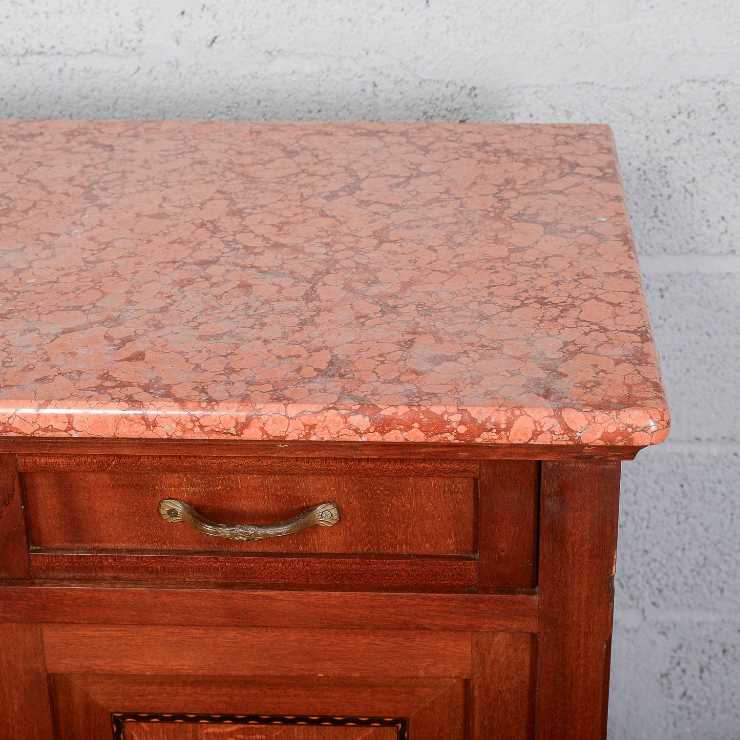 Credenza 4 ante e vano a giorno piano marmo