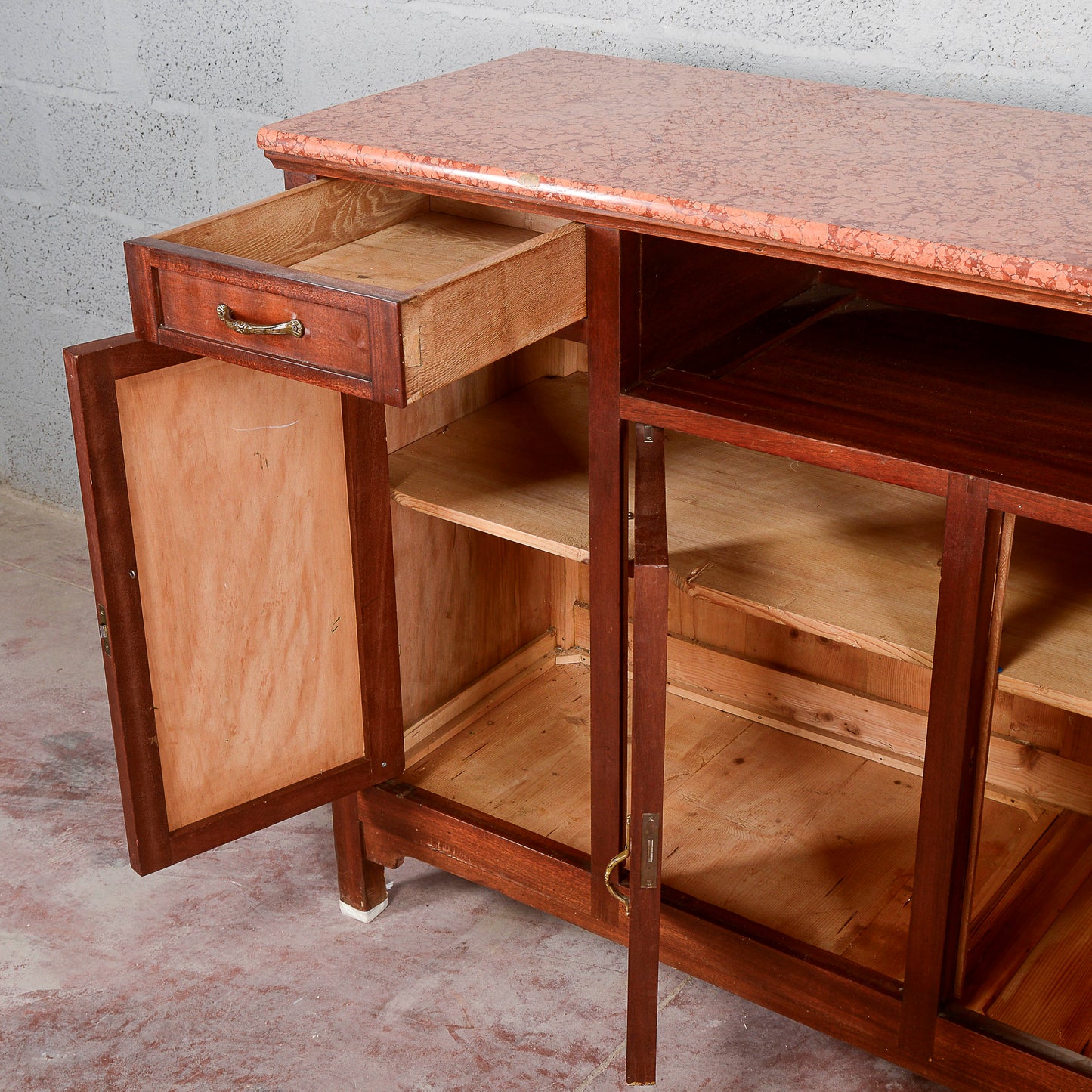 Credenza 4 ante e vano a giorno piano marmo