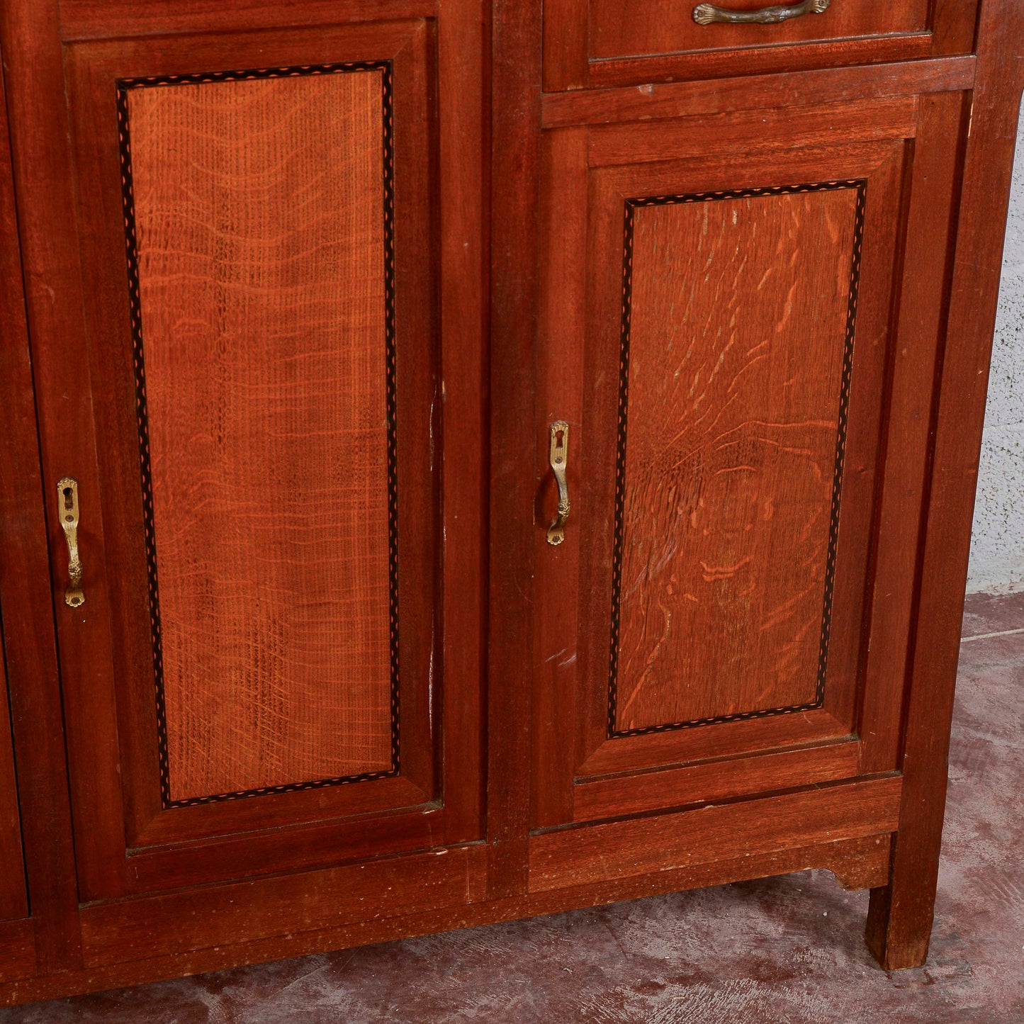 Credenza due corpi con vetrina e  4 ante