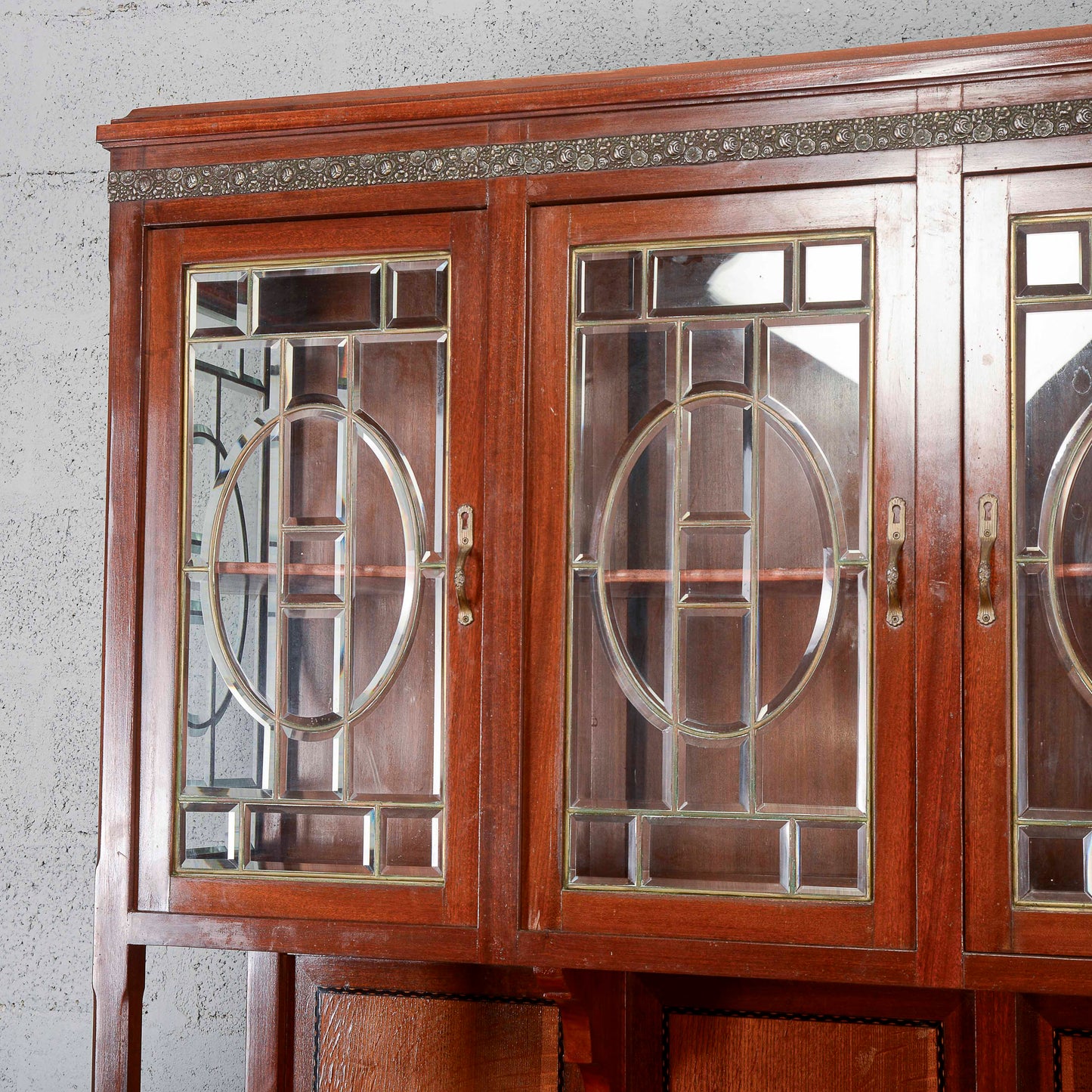 Credenza due corpi con vetrina e  4 ante