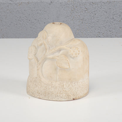 Base pietra con decori scolpiti a foglia Italia fine secolo XIX