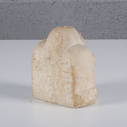 Base pietra con decori scolpiti a foglia Italia fine secolo XIX