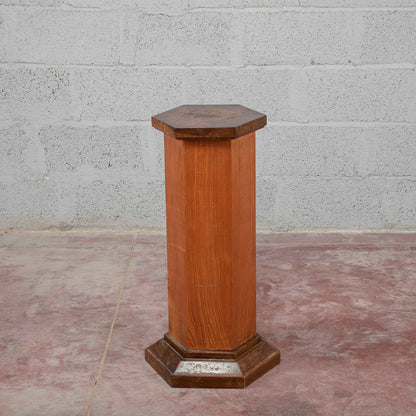 Colonna impiallacciata in noce esagonale art deco
