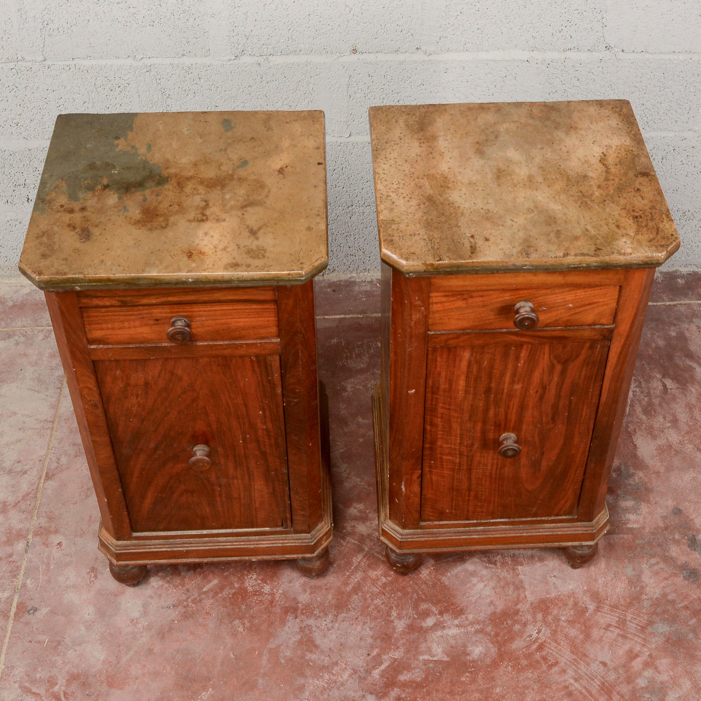 Coppia comodini in abete con piano in marmo epoca XIX secolo