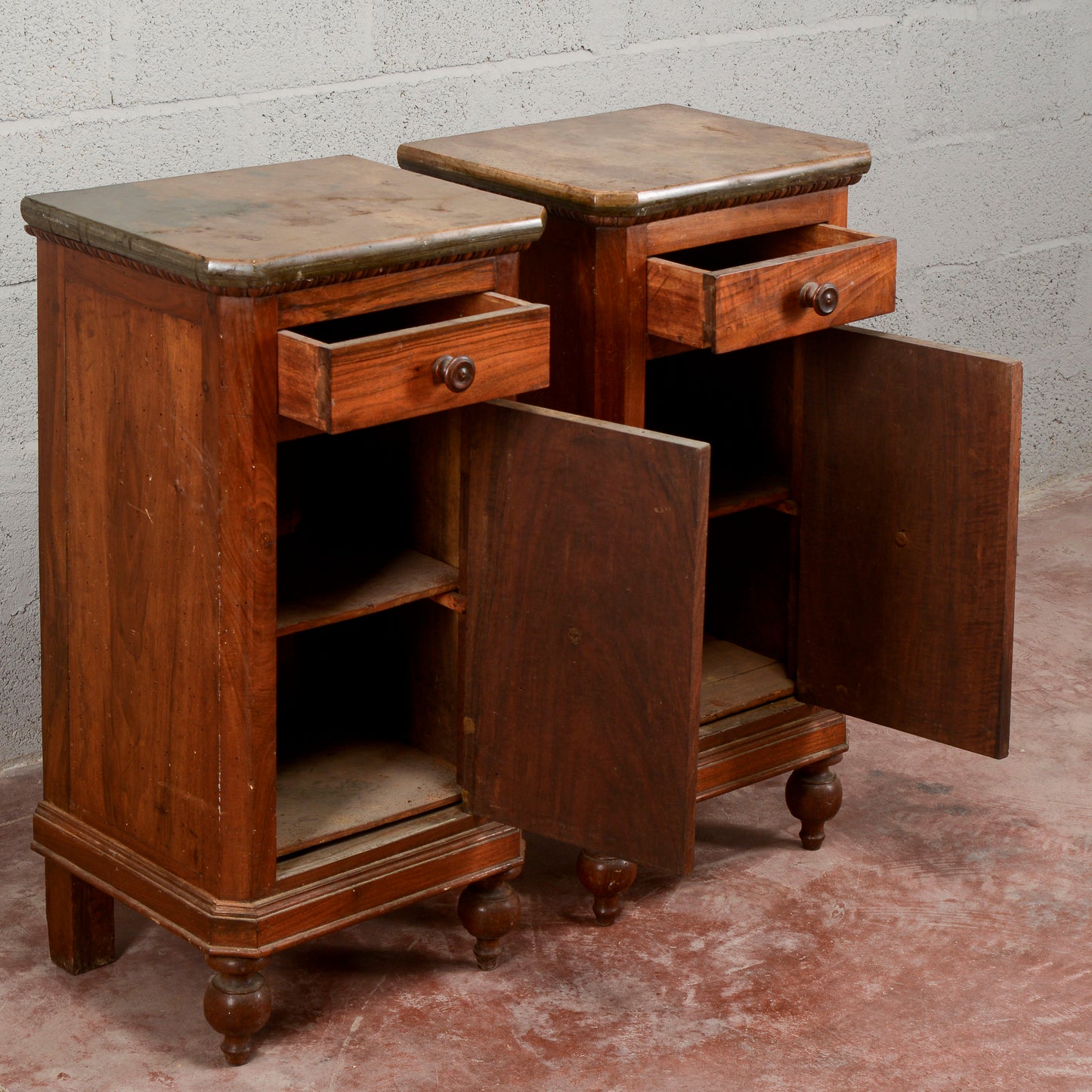 Coppia comodini in abete con piano in marmo epoca XIX secolo