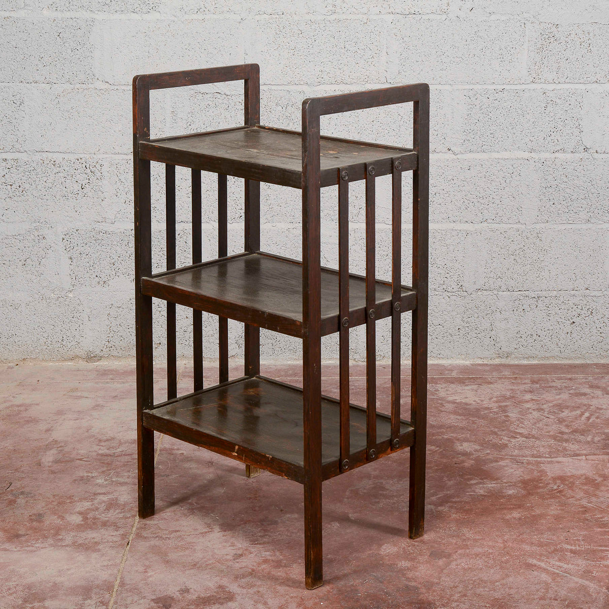 Etagere a giorno tinta scura epoca Liberty