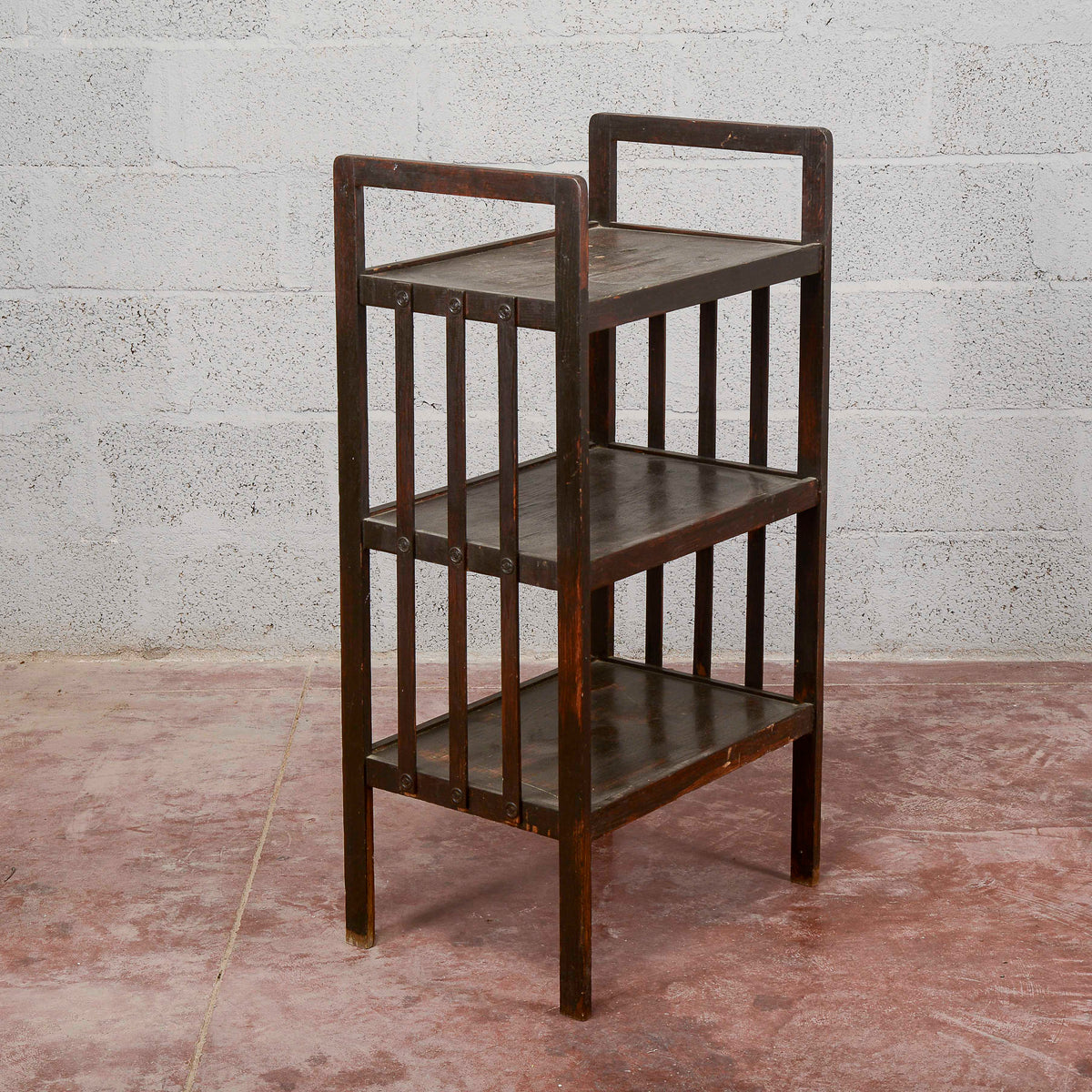 Etagere a giorno tinta scura epoca Liberty