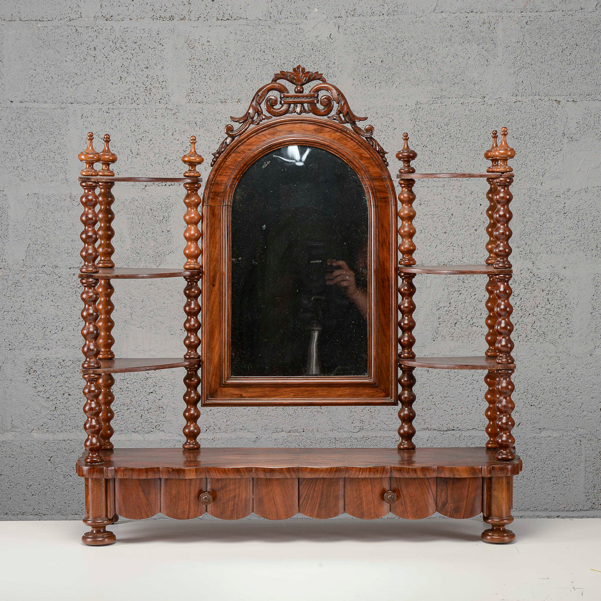 Etagere toletta mensoline piani e colonne tornite con specchio basculante