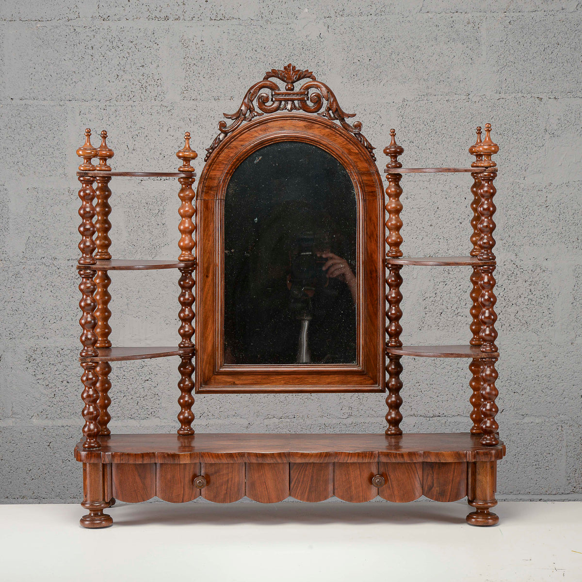 Etagere toletta mensoline piani e colonne tornite con specchio basculante