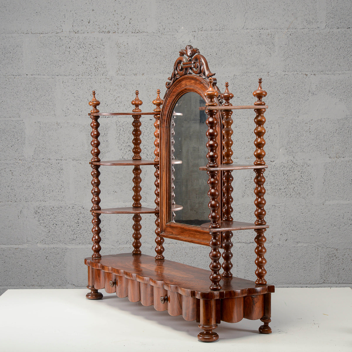 Etagere toletta mensoline piani e colonne tornite con specchio basculante