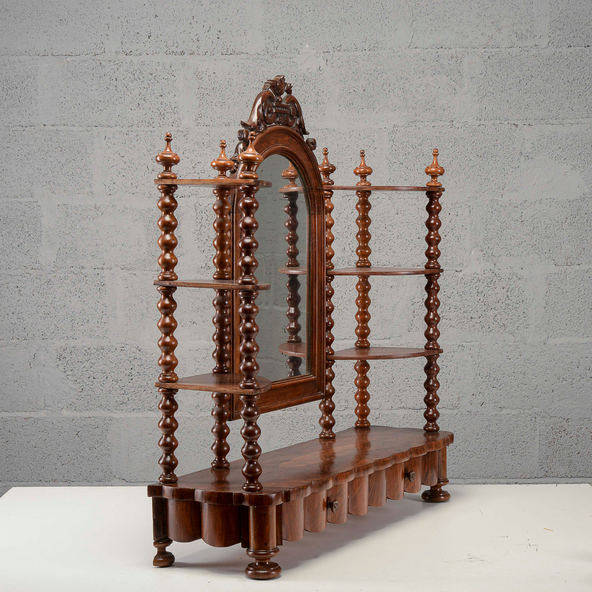 Etagere toletta mensoline piani e colonne tornite con specchio basculante