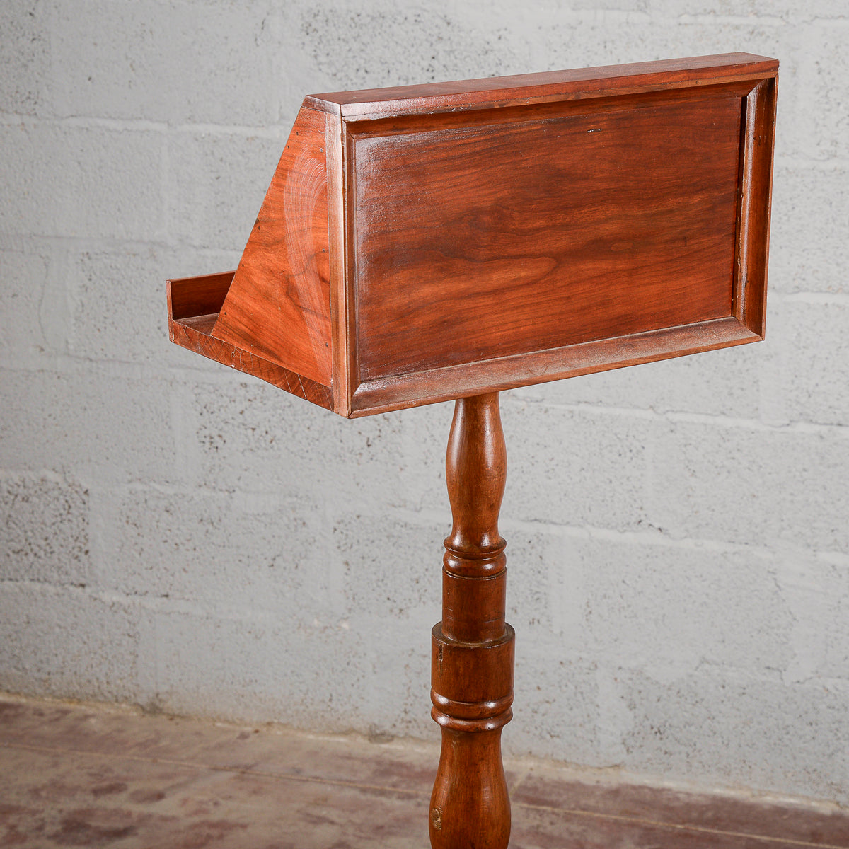 Leggio rifatto stie art deco