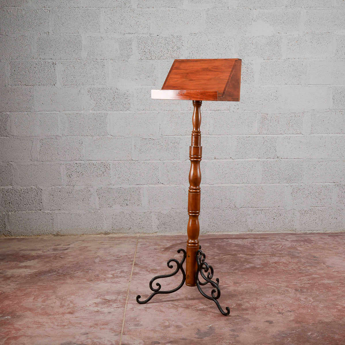 Leggio rifatto stie art deco
