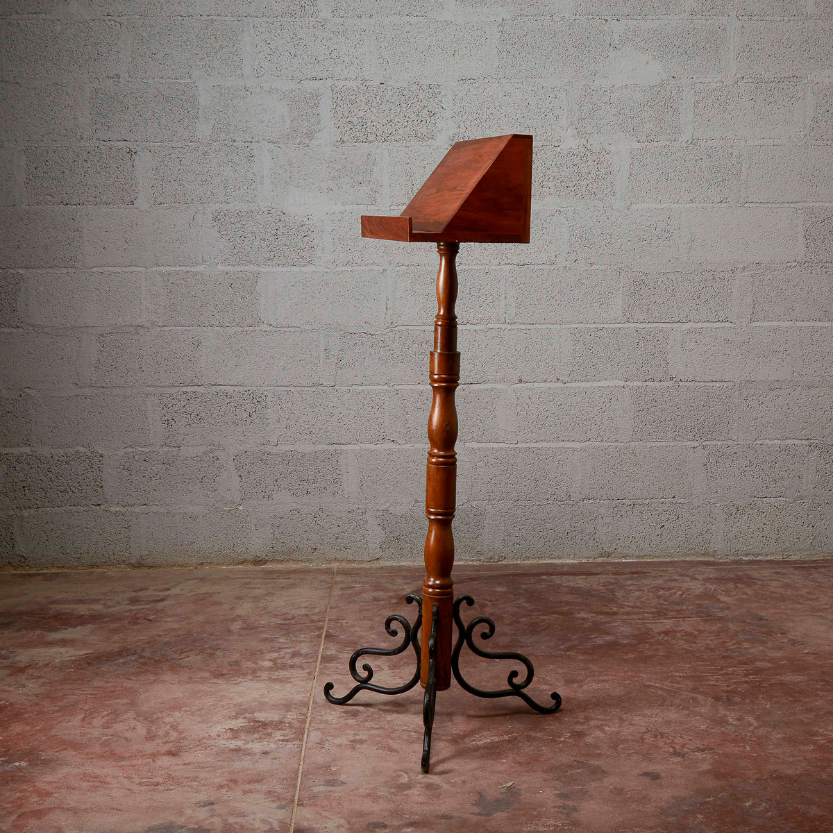Leggio rifatto stie art deco