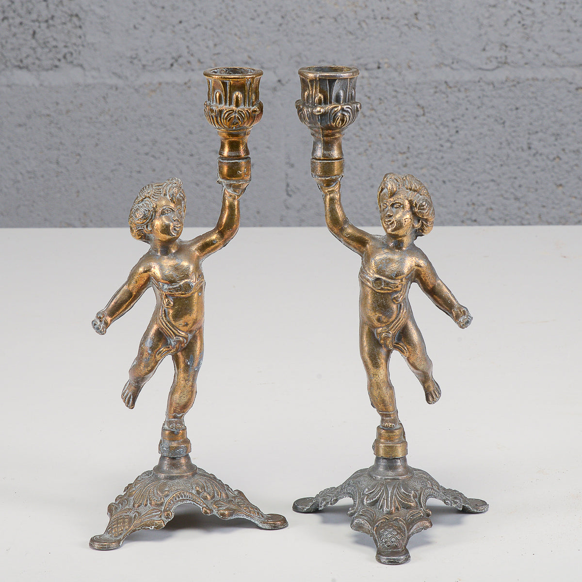 Coppia candelieri putti in metallo XX secolo