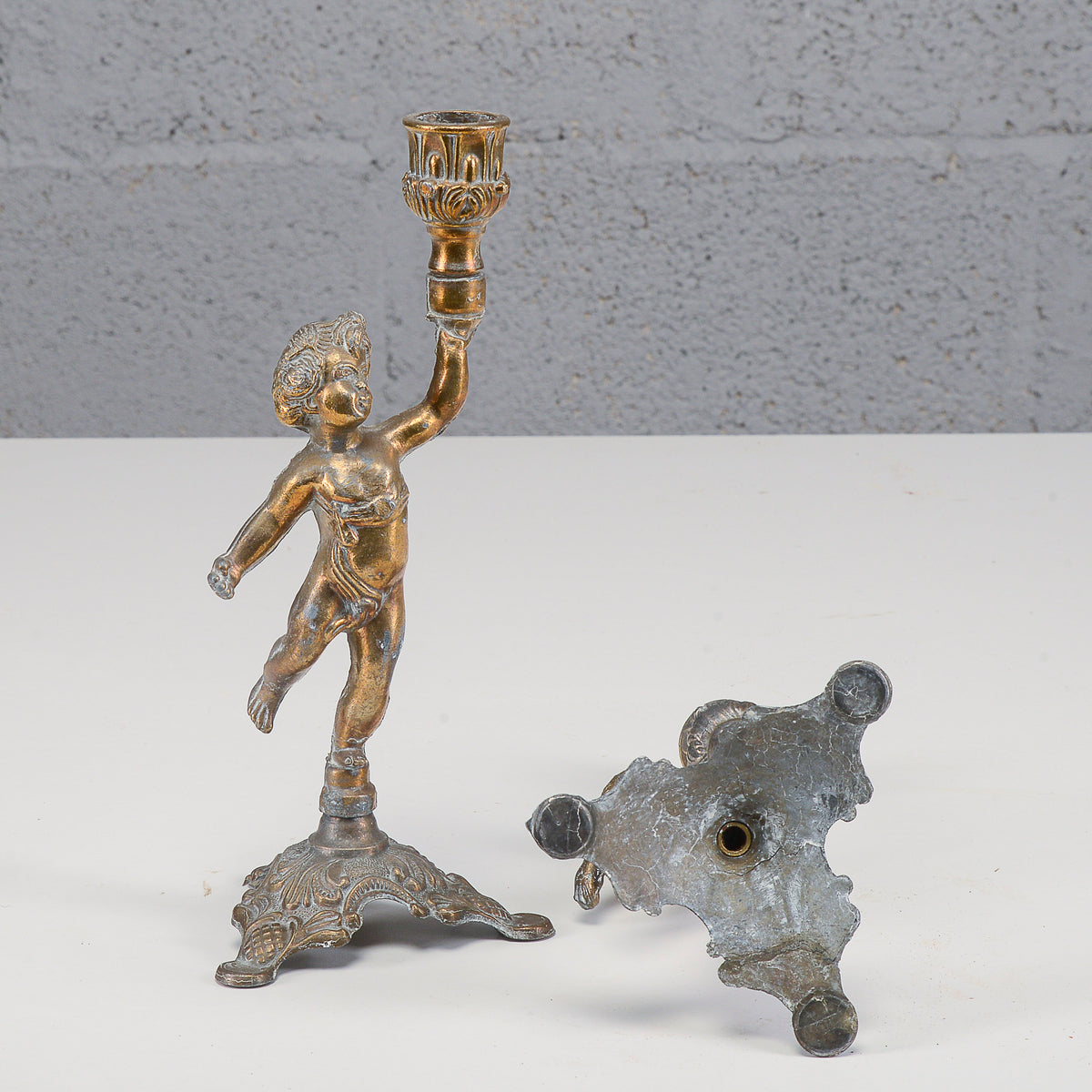 Coppia candelieri putti in metallo XX secolo