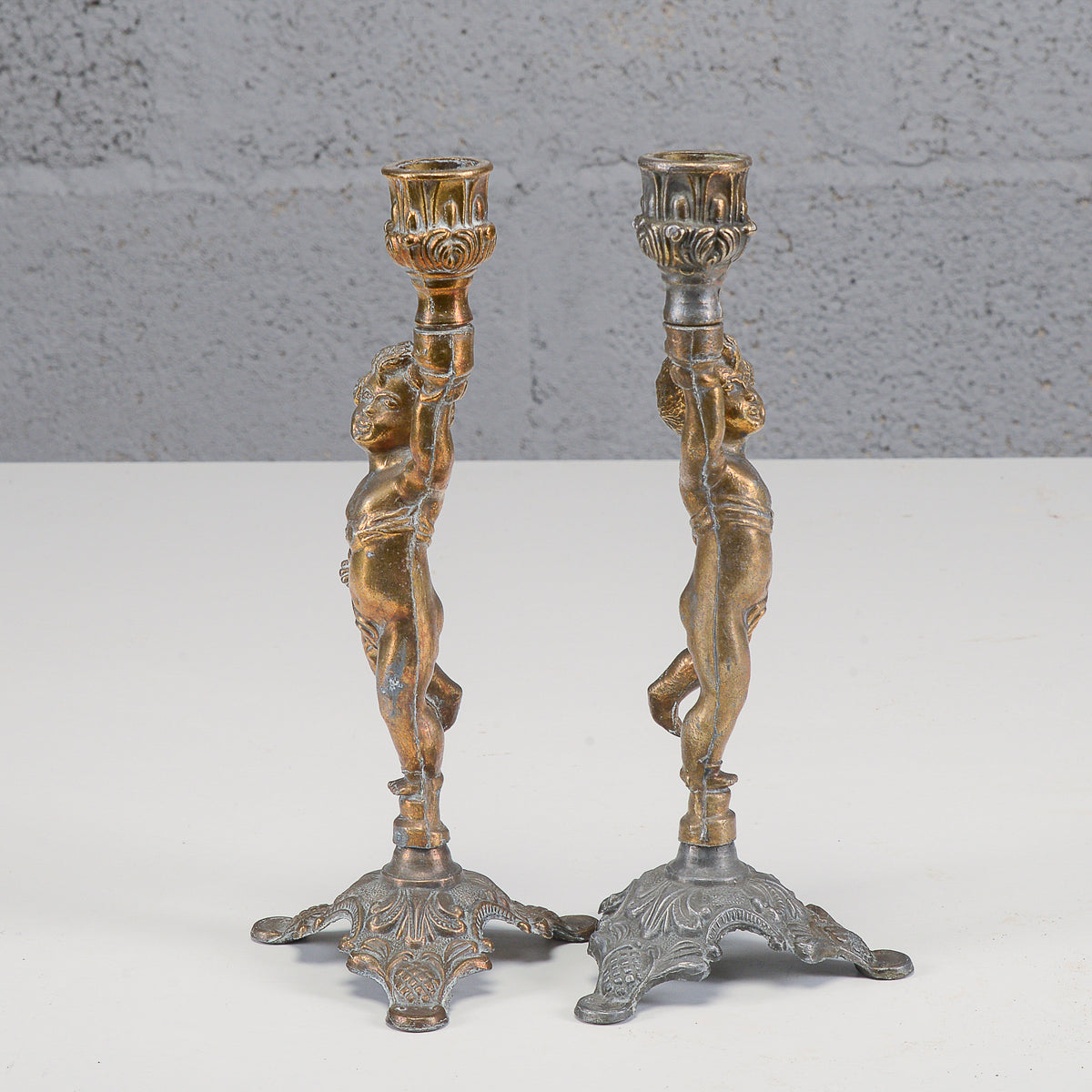 Coppia candelieri putti in metallo XX secolo