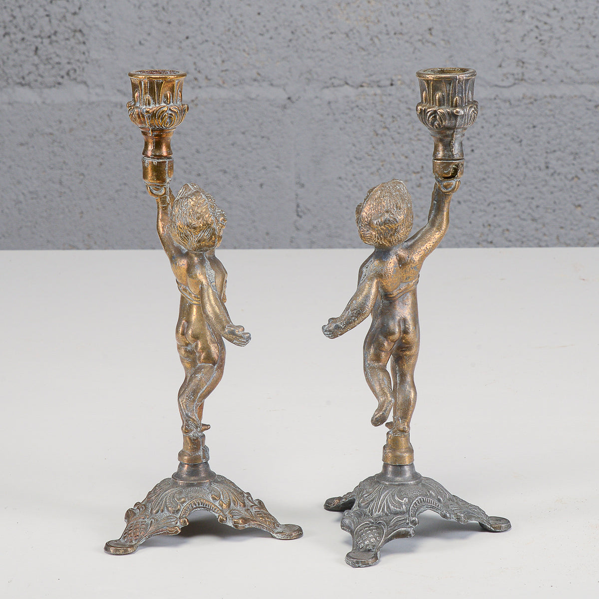Coppia candelieri putti in metallo XX secolo