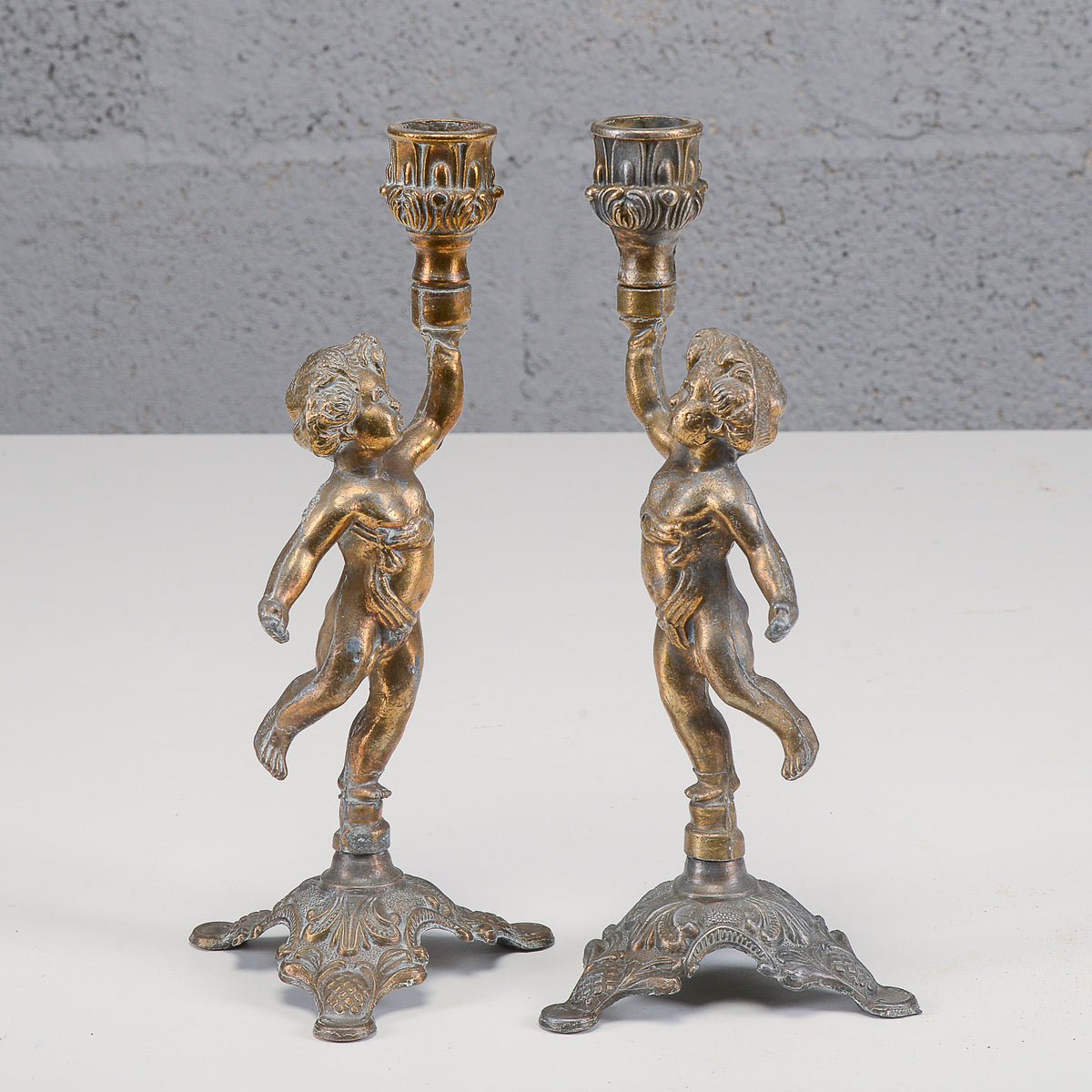 Coppia candelieri putti in metallo XX secolo