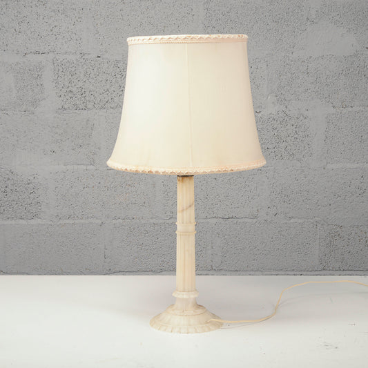 Lampada con base in pietra di alabastro XX secolo