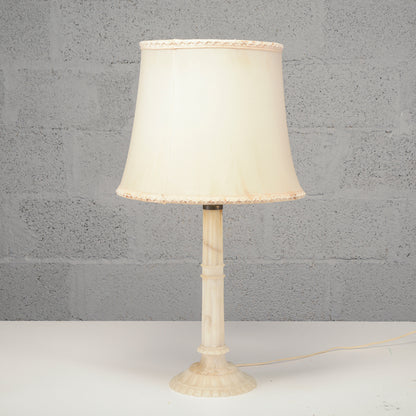 Lampada con base in pietra di alabastro XX secolo