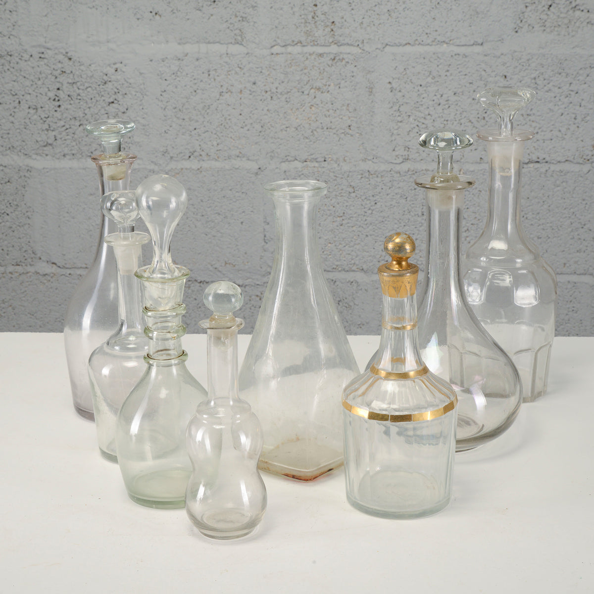 Serie di bottiglie varie decanter, in vetro lavorato XX secolo