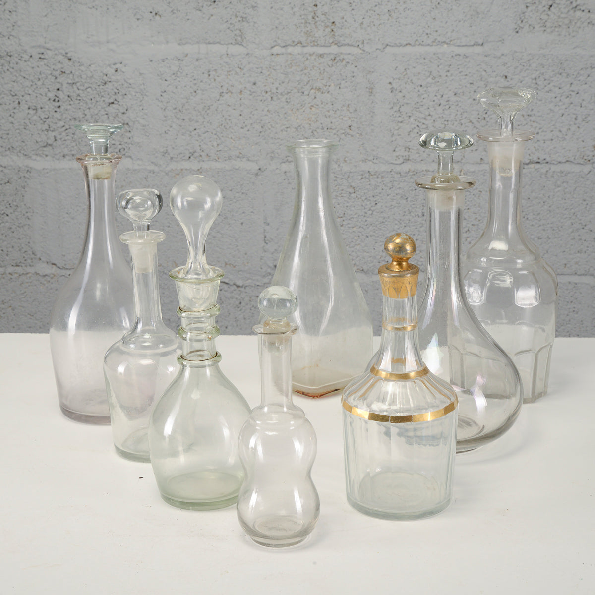 Serie di bottiglie varie decanter, in vetro lavorato XX secolo