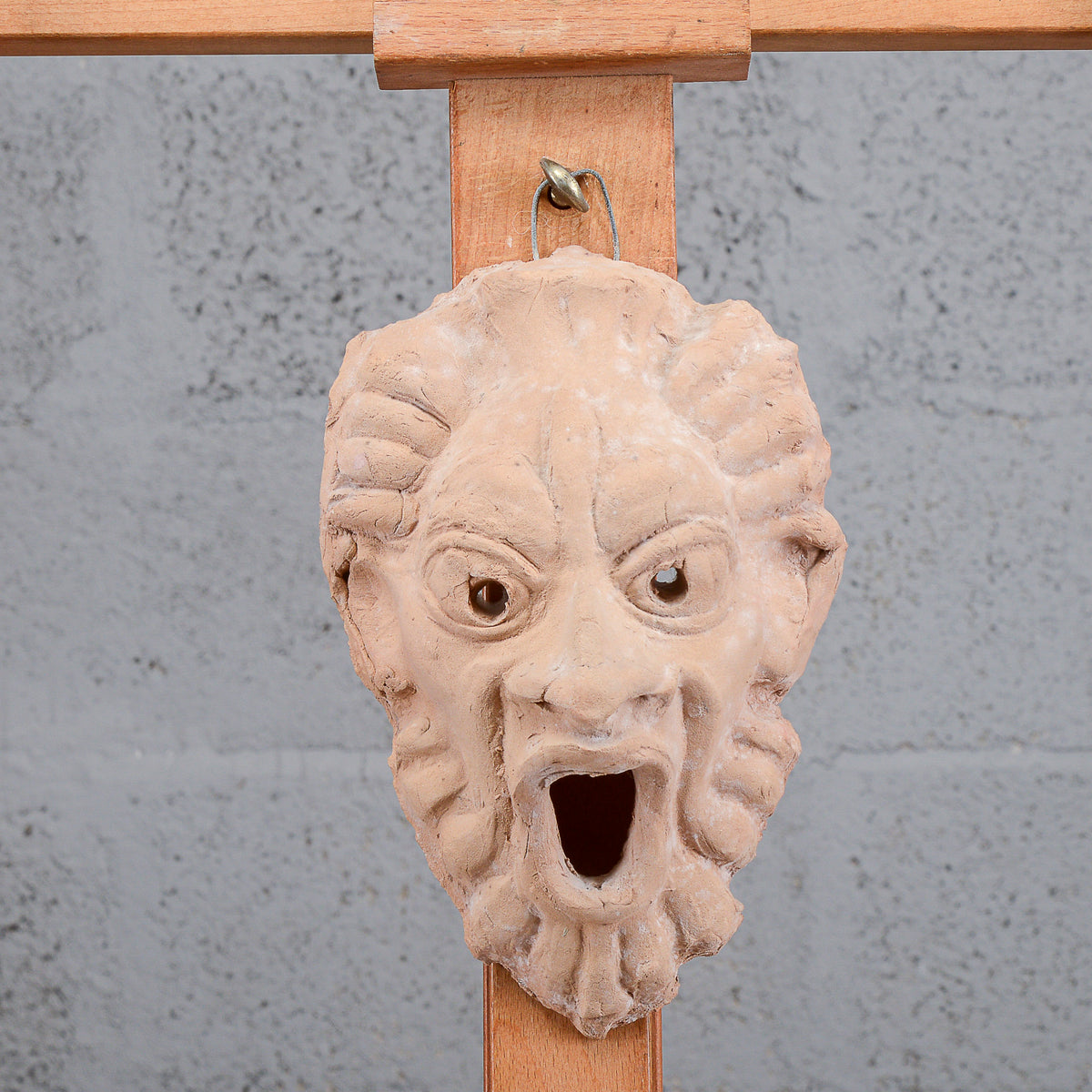 Maschera terracotta volto grottesco XX secolo produzione artigianale