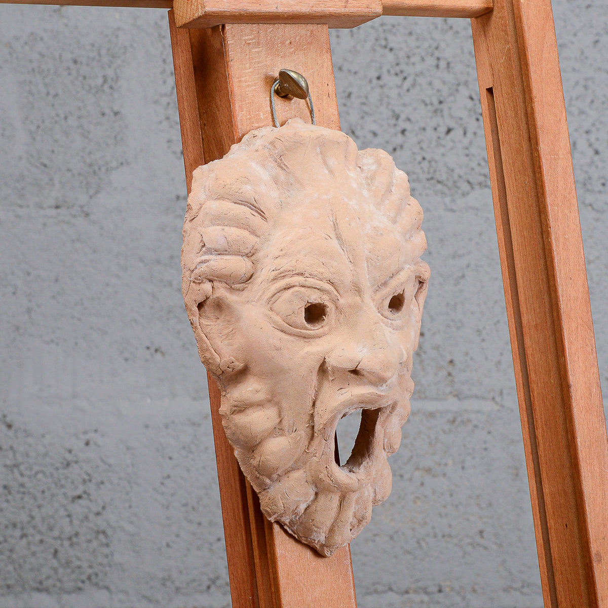 Maschera terracotta volto grottesco XX secolo produzione artigianale