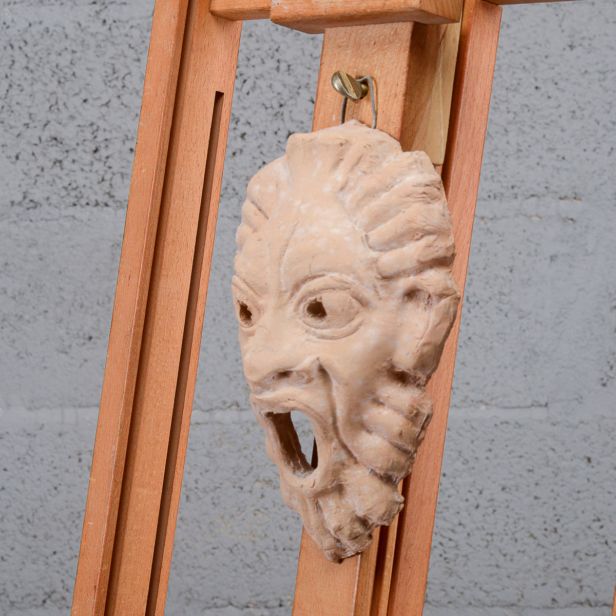 Maschera terracotta volto grottesco XX secolo produzione artigianale