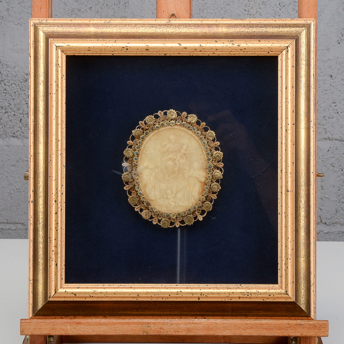 Opera in rilievo con decori manufatto devozionale fine XIX secolo