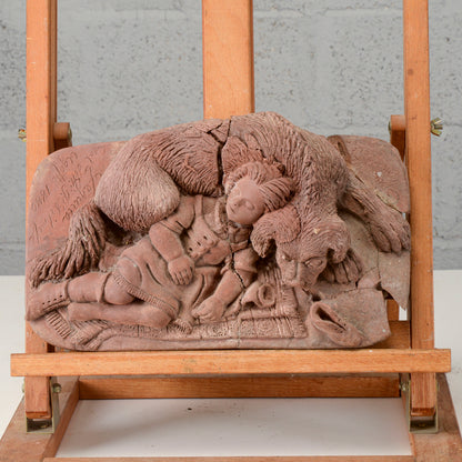 Scultura in terracotta di fanciulla con cane datata 1880