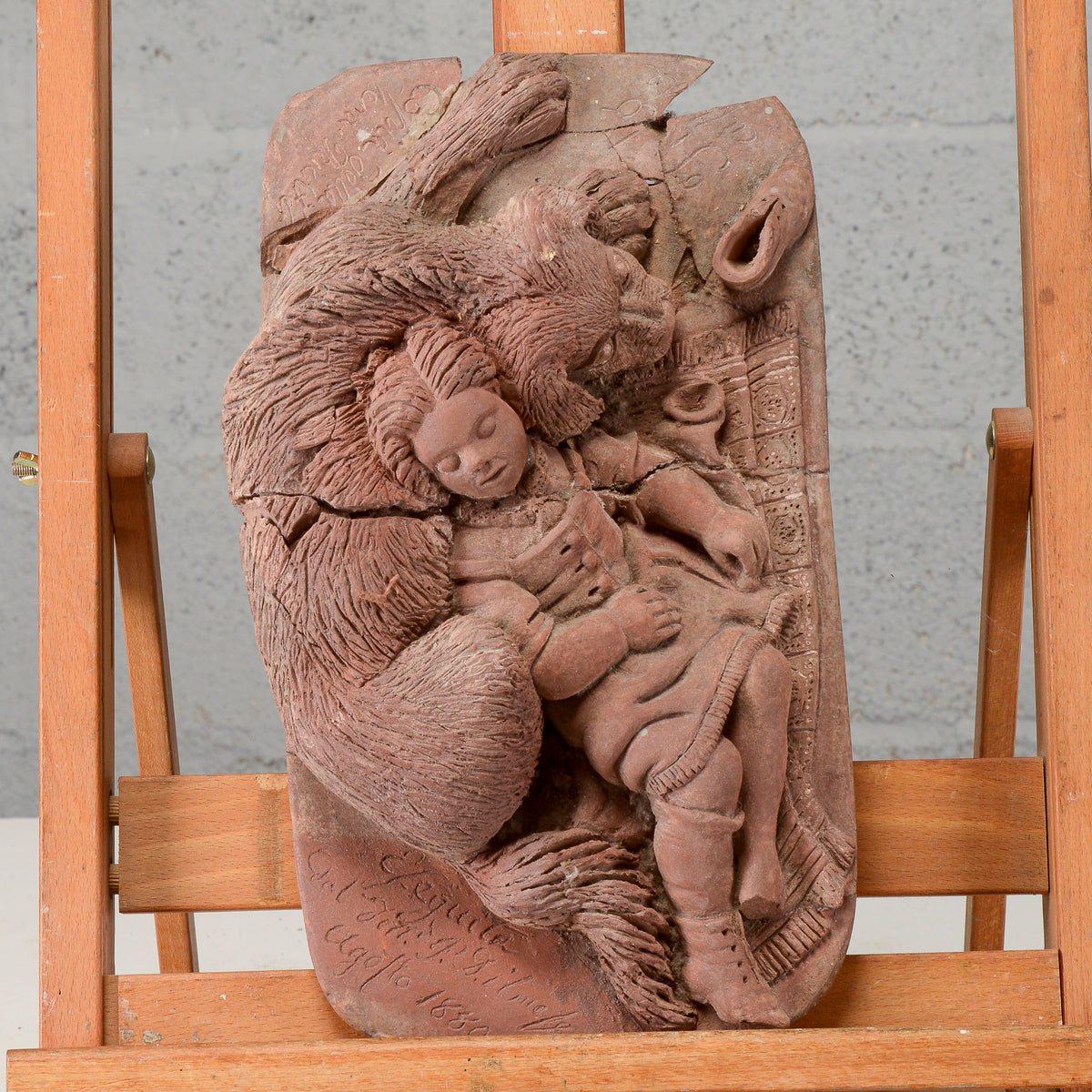 Scultura in terracotta di fanciulla con cane datata 1880