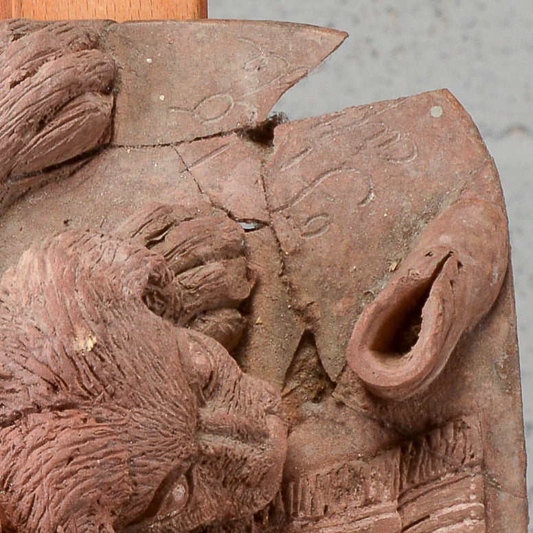 Scultura in terracotta di fanciulla con cane datata 1880