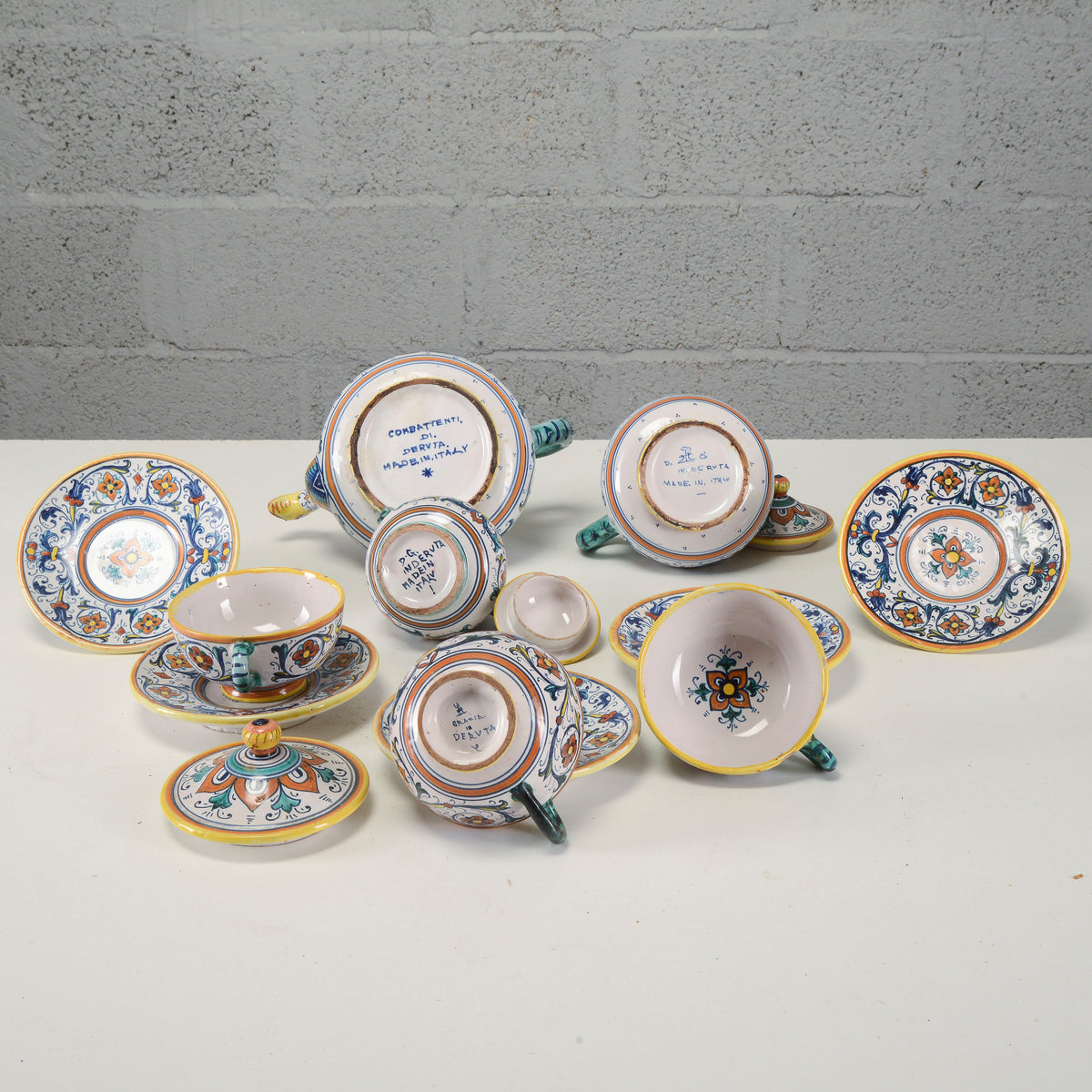 Servizio da tè n ceramica maiolicata Società Anonima Industrie Maioliche Artistiche Combattenti Giuseppe Grazia di Deruta Italia 1923