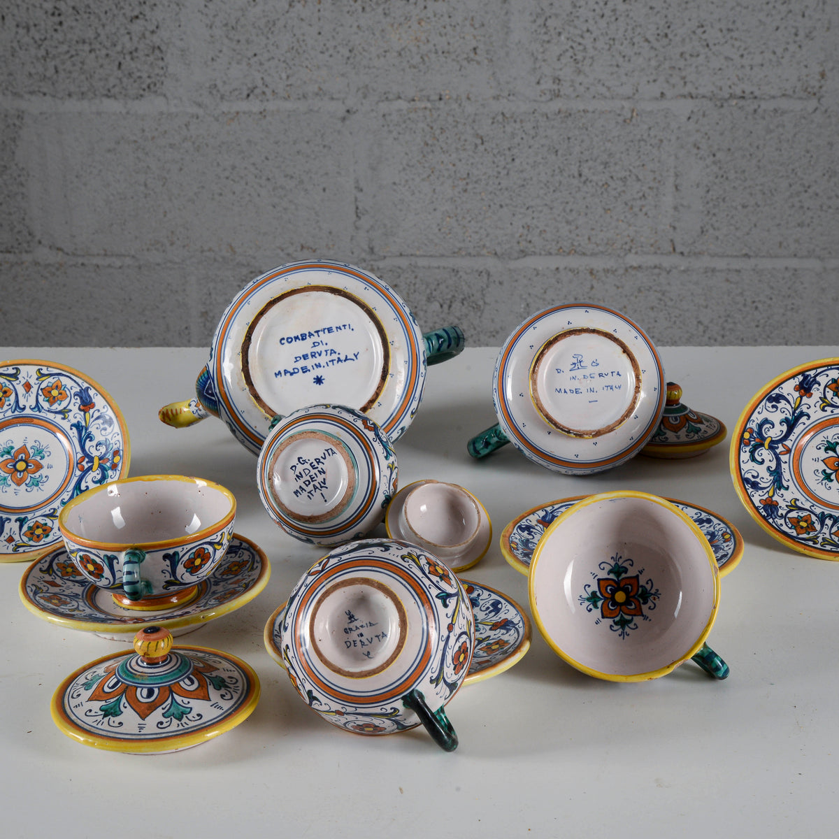 Servizio da tè n ceramica maiolicata Società Anonima Industrie Maioliche Artistiche Combattenti Giuseppe Grazia di Deruta Italia 1923