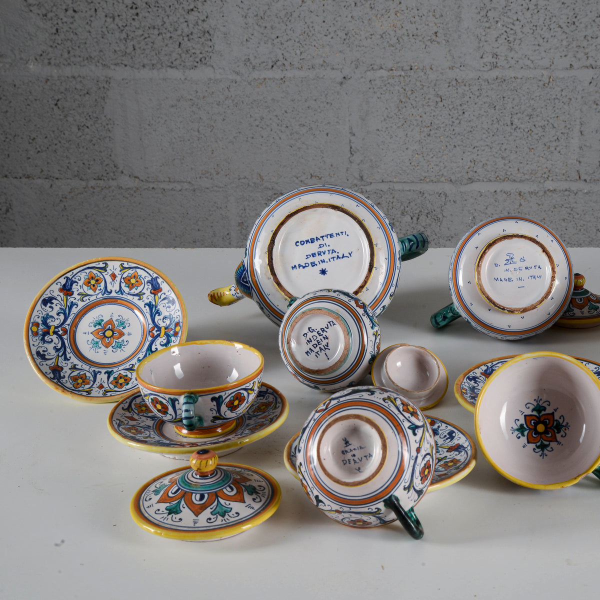 Servizio da tè n ceramica maiolicata Società Anonima Industrie Maioliche Artistiche Combattenti Giuseppe Grazia di Deruta Italia 1923