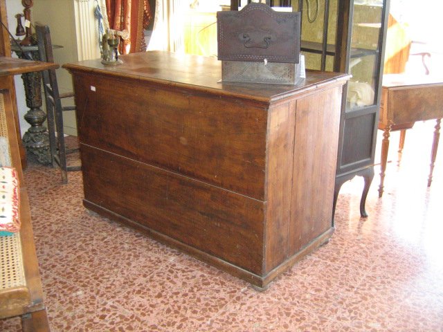 Scrivania a cattedra in noce massello Italia epoca 1700