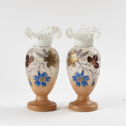 coppia vasi in vetro opalino con decori floreali